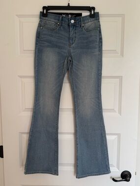 NWT White House Black Market Mid-Rise Essential Slimmer Boot